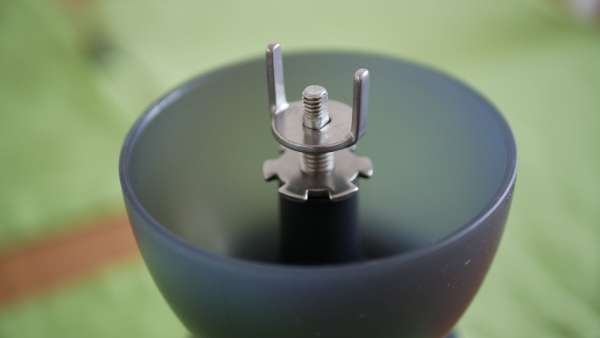 Skerton burr mechanism prepared for adjusting grind size
